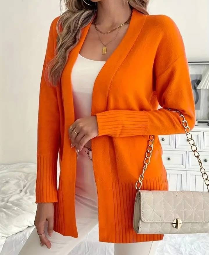 Damernas Lång Stickad Cardigan med fina Ribbdetaljer och avslappnad Snitt Eva Jonsson-Eva Jonsson