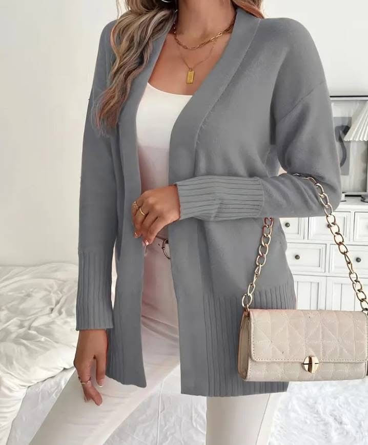 Damernas Lång Stickad Cardigan med fina Ribbdetaljer och avslappnad Snitt Eva Jonsson-Eva Jonsson