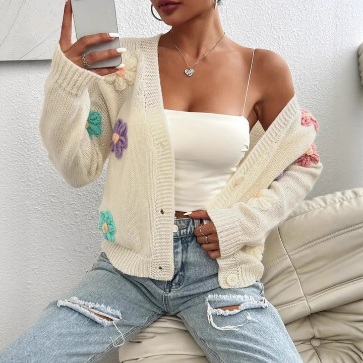 Damernas Lekfull stickad cardigan med handcrochetade blommöster Eva Jonsson-Eva Jonsson