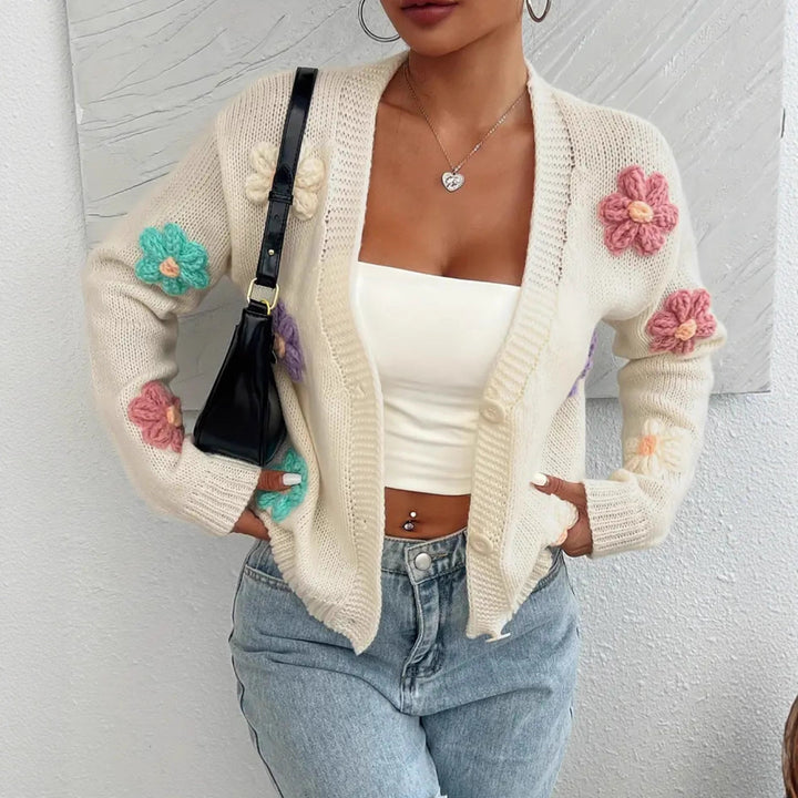 Damernas Lekfull stickad cardigan med handcrochetade blommöster Eva Jonsson-Eva Jonsson