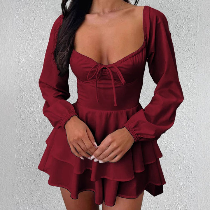 Damernas Lekfulla Mini-Klänning med Volangkant och Djup V-Hals Eva Jonsson-Eva Jonsson