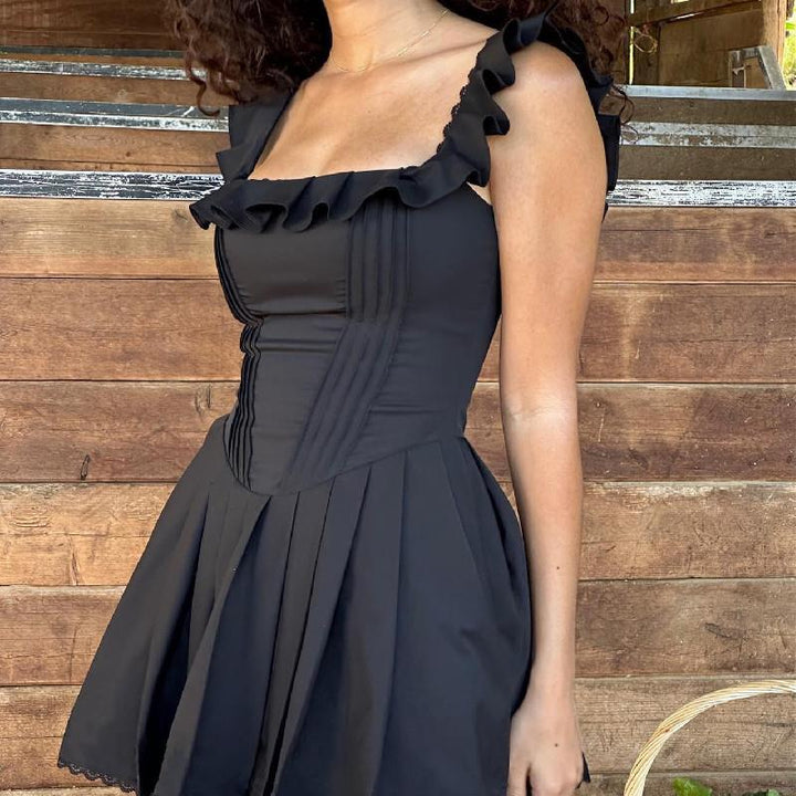 Damernas Lekfulla Miniklänning med Volanger och Elegant Urringning Eva Jonsson-Eva Jonsson