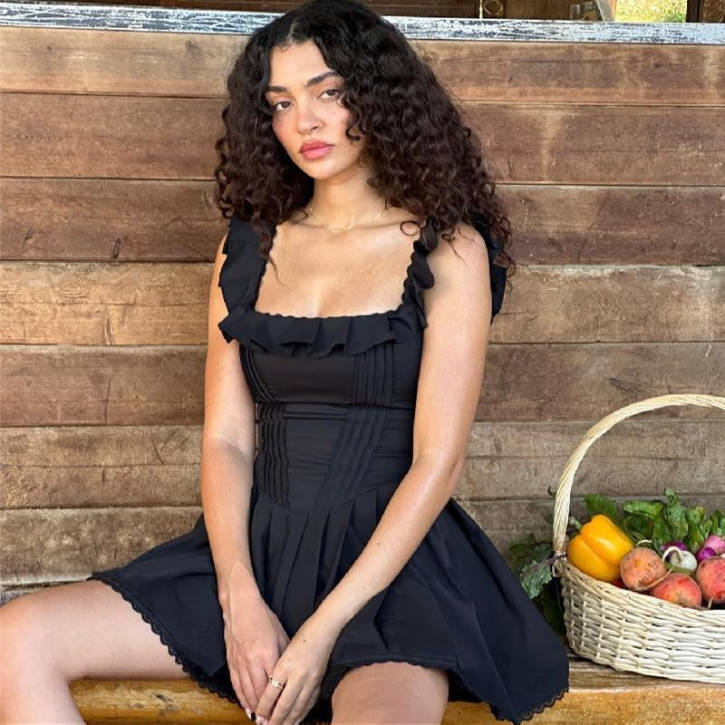 Damernas Lekfulla Miniklänning med Volanger och Elegant Urringning Eva Jonsson-Eva Jonsson