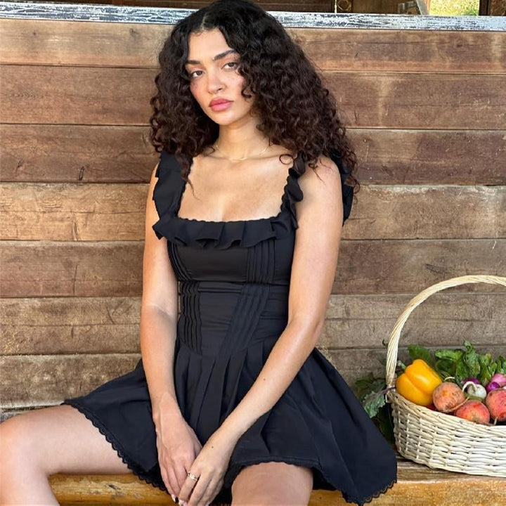 Damernas Lekfulla Miniklänning med Volanger och Elegant Urringning Eva Jonsson-Eva Jonsson