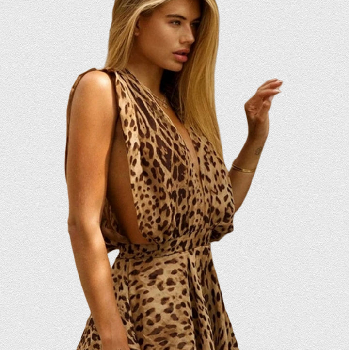 Damernas Lekfulla Miniklänning med extravaganta Leopardenmönster och djupt V-ringning Mirla-Eva Jonsson