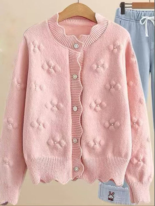 Damernas Lekfulla Strickcardigan med Dekorativa Pärlknappar och Blommönster Mirla-Eva Jonsson