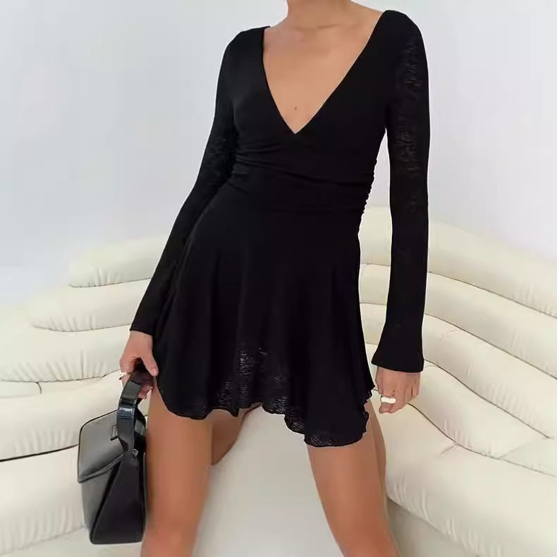 Damernas Lekfullt skuret miniklänning med V-ringning och långa ärmar Eva Jonsson-Eva Jonsson