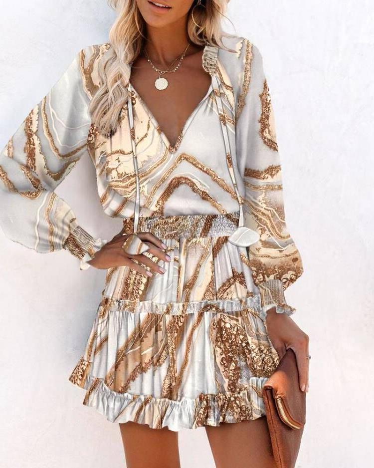 Damernas Leksamt Miniklänning med färgglad mönster och volangdetaljer Eva Jonsson-Eva Jonsson