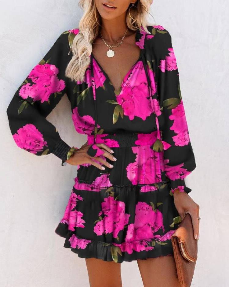 Damernas Leksamt Miniklänning med färgglad mönster och volangdetaljer Eva Jonsson-Eva Jonsson