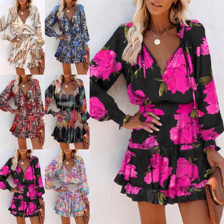 Damernas Leksamt Miniklänning med färgglad mönster och volangdetaljer Eva Jonsson-Eva Jonsson