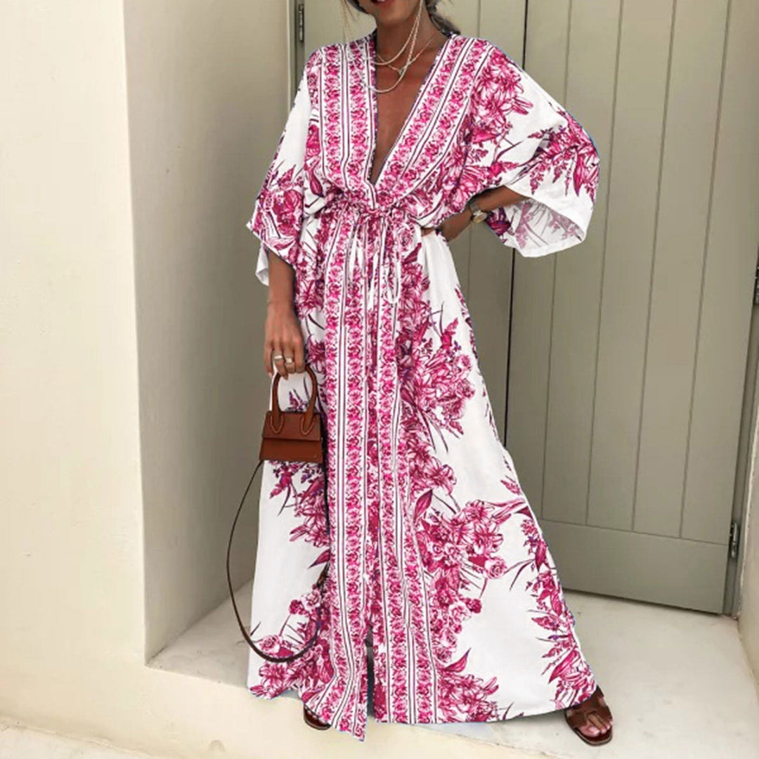 Damernas Luftigt Kaftan med Konstfullt Blommönster och Eleganta Detaljer Mirla-Eva Jonsson