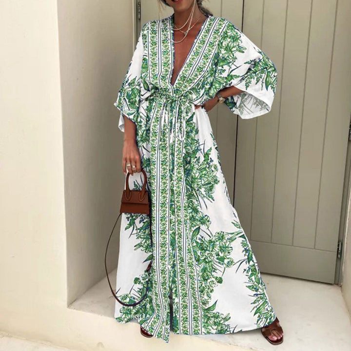 Damernas Luftigt Kaftan med Konstfullt Blommönster och Eleganta Detaljer Mirla-Eva Jonsson