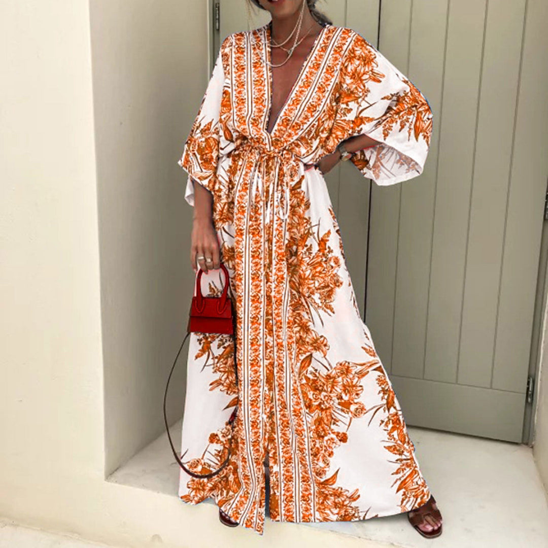 Damernas Luftigt Kaftan med Konstfullt Blommönster och Eleganta Detaljer Mirla-Eva Jonsson