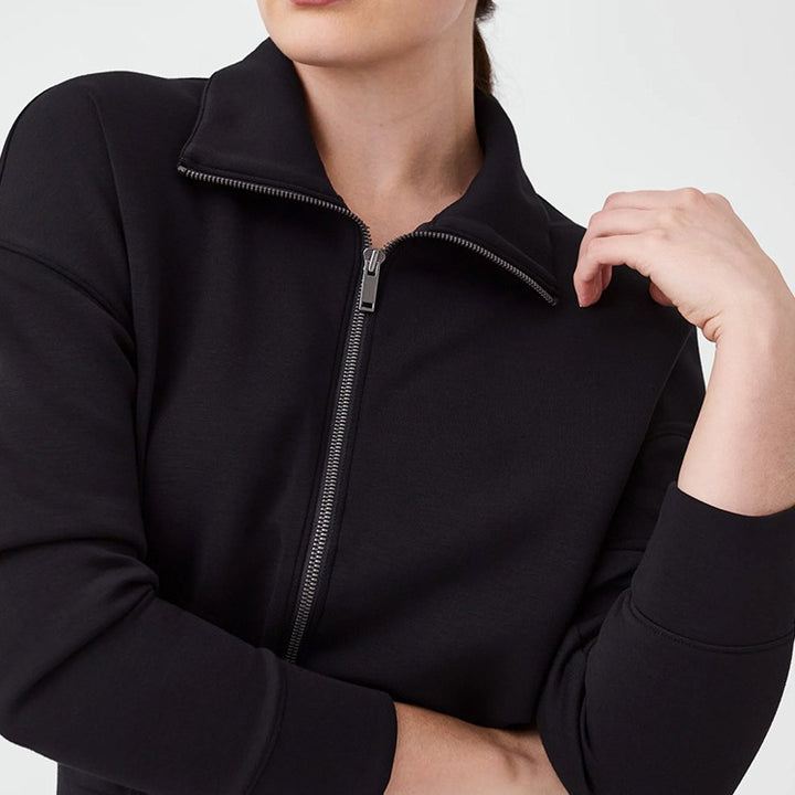 Damernas Lyxig Lounge-Jumpsuit med elegant Ståkrage och praktisk Dragkedja Mirla-Eva Jonsson