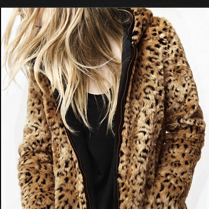 Damernas Lyxig konstpälsjacka med leopardmönster och praktiska fickor Mirla-Eva Jonsson