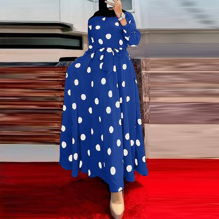 Damernas Maxi-klänning med asymmetrisk fåll och elegant prickmönster Mirla-Eva Jonsson