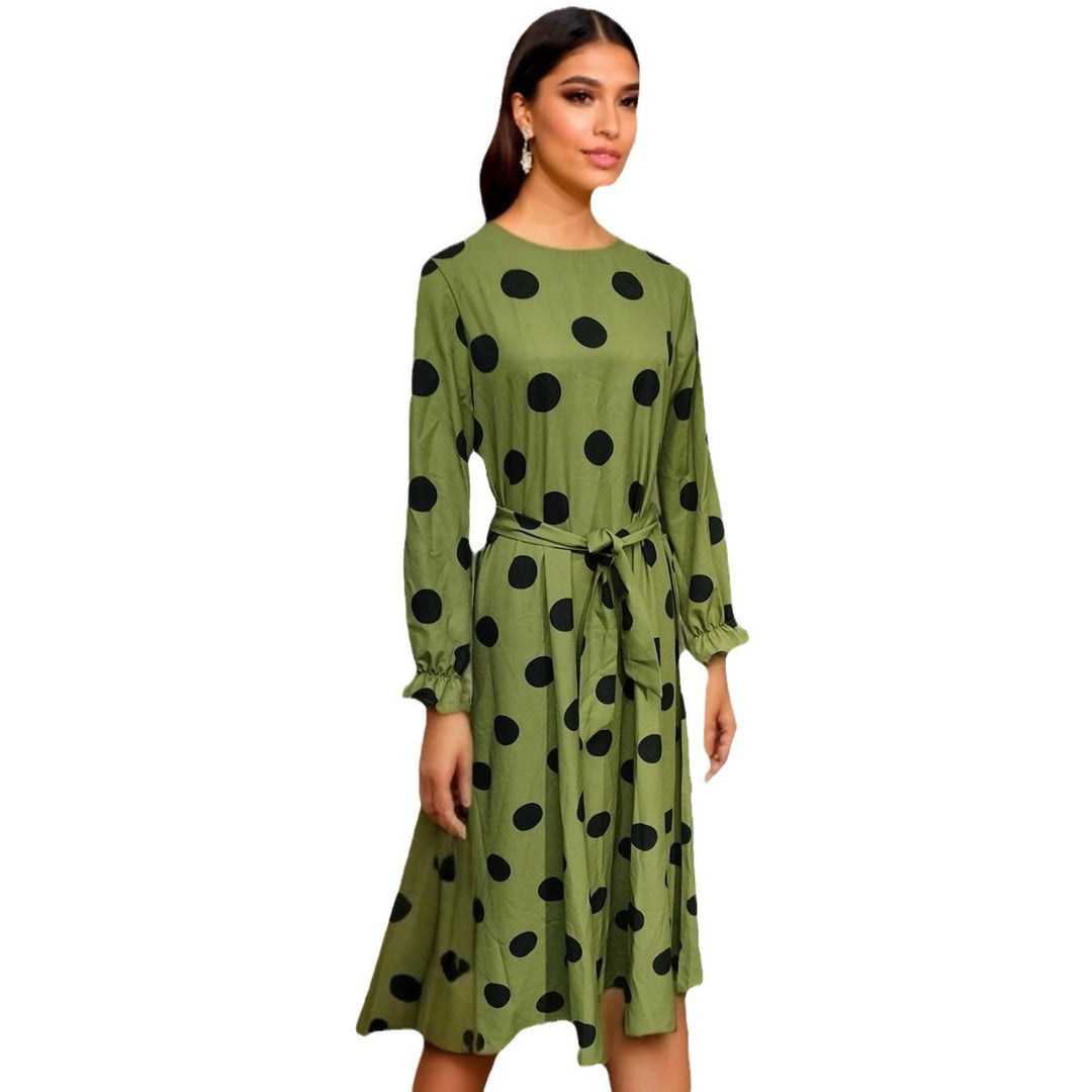 Damernas Maxi-klänning med asymmetrisk fåll och elegant prickmönster Mirla-Eva Jonsson