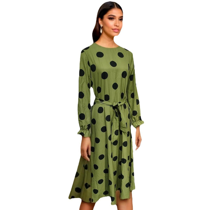 Damernas Maxi-klänning med asymmetrisk fåll och elegant prickmönster Mirla-Eva Jonsson