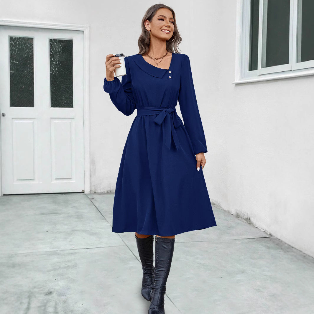 Damernas Midikjol med figursydd design och eleganta knappdetaljer Mirla-Eva Jonsson