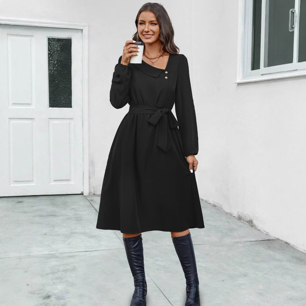 Damernas Midikjol med figursydd design och eleganta knappdetaljer Mirla-Eva Jonsson