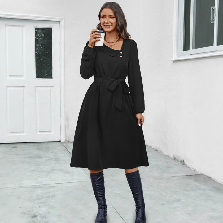 Damernas Midikjol med figursydd design och eleganta knappdetaljer Mirla-Eva Jonsson
