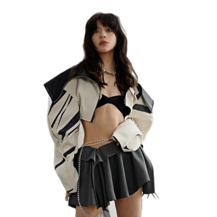 Damernas Mode Cropped Jacka med geometrisk design och konstläderdetaljer Mirla-Eva Jonsson
