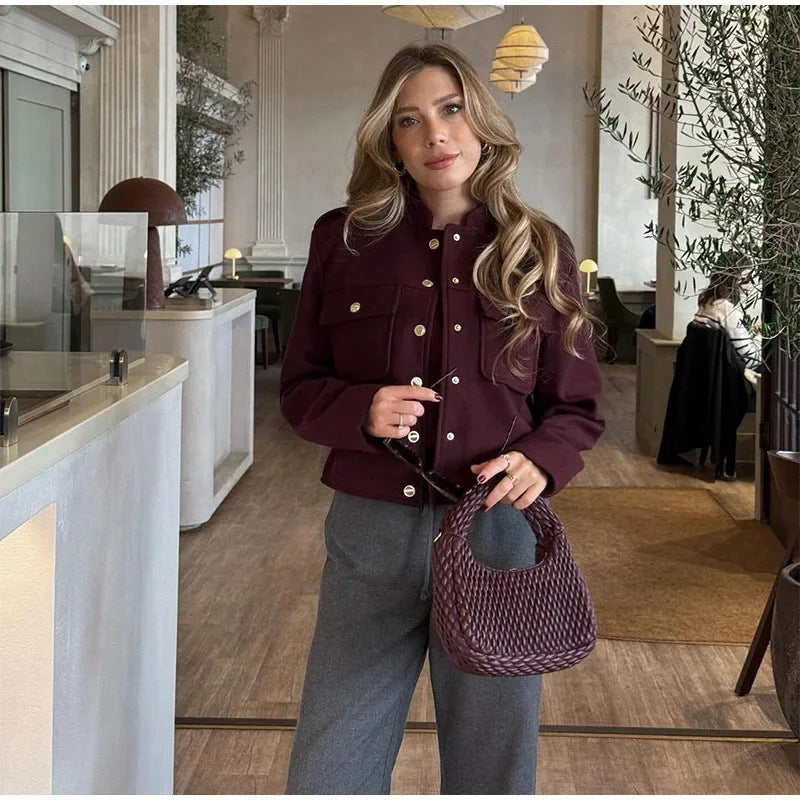 Damernas Modejacka med dekorativa knapppdetaljer och praktiska fickor Mirla-Eva Jonsson