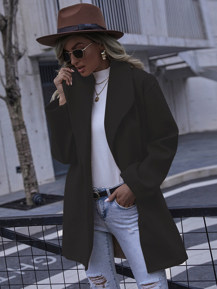 Damernas Moderiktig Oversized-Kappa med snygg krage och praktisk skärning Mirla-Eva Jonsson