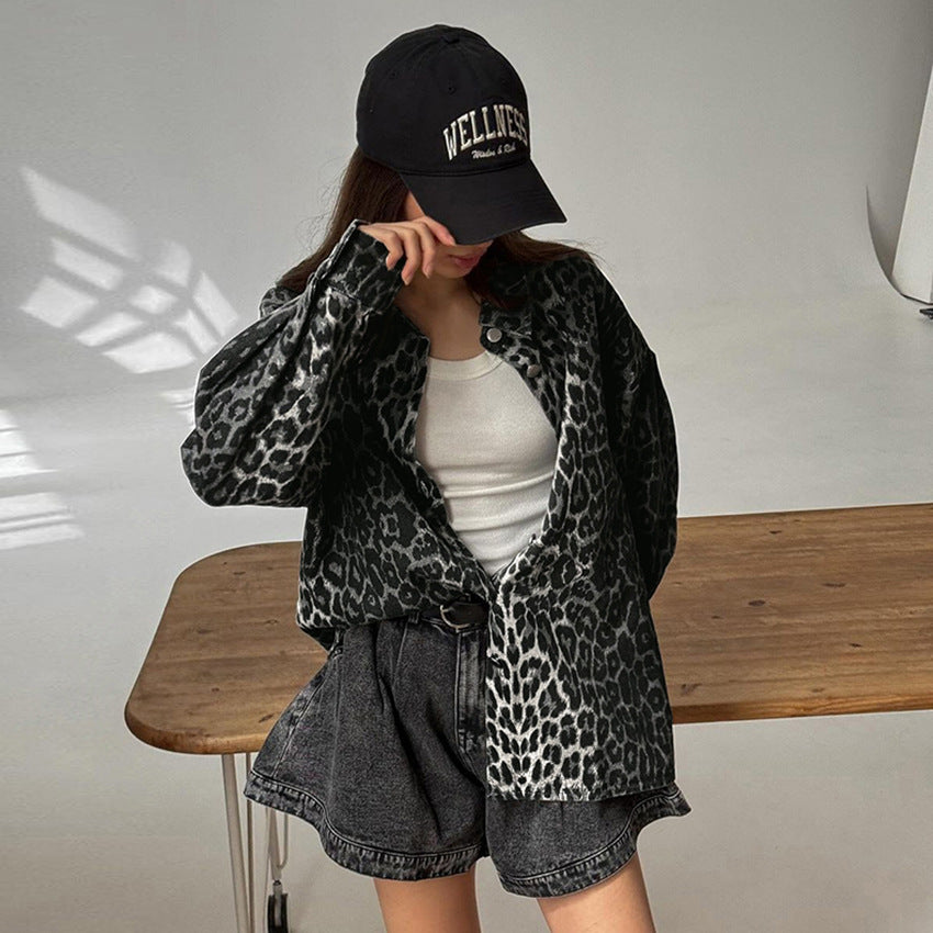 Damernas Moderiktigt Leoprint Overshirt med Fickor Mirla-Eva Jonsson