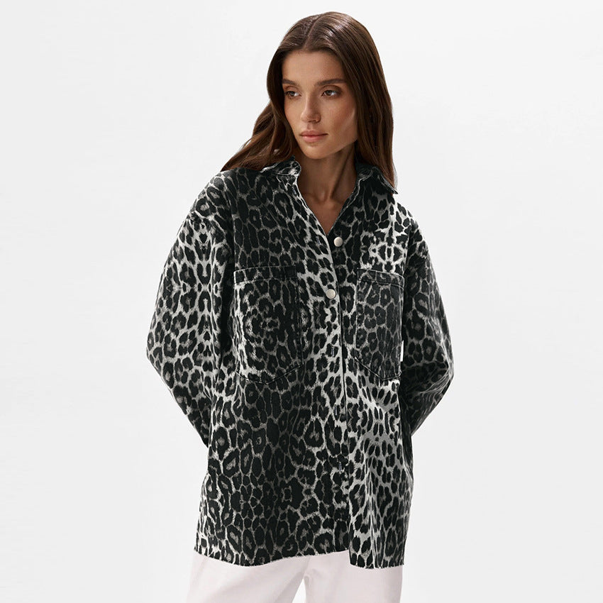 Damernas Moderiktigt Leoprint Overshirt med Fickor Mirla-Eva Jonsson
