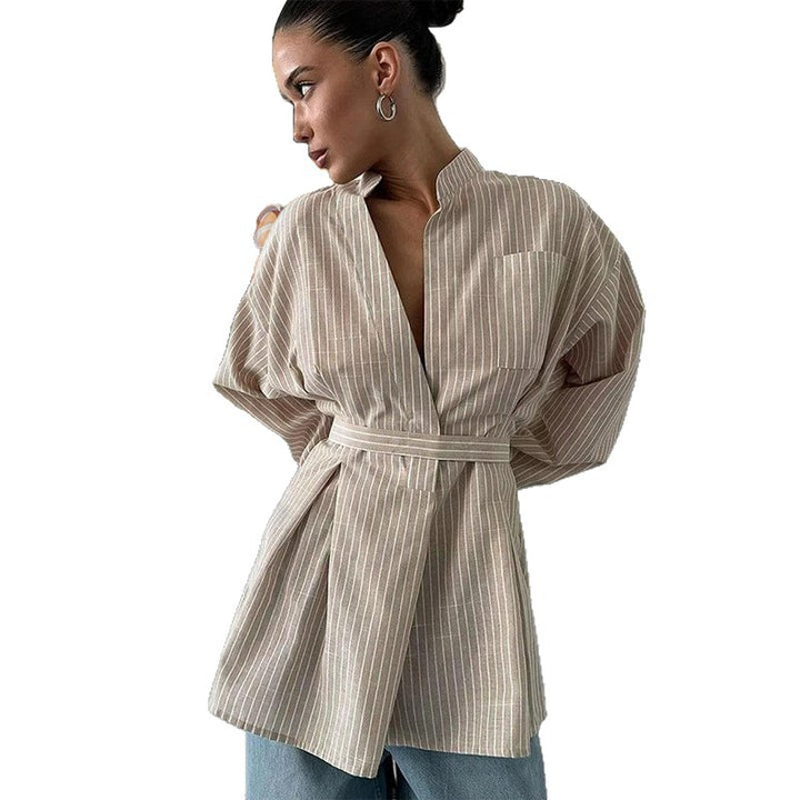 Damernas Modern Wrap-blusstil med bälte och vertikala ränder Mirla-Eva Jonsson