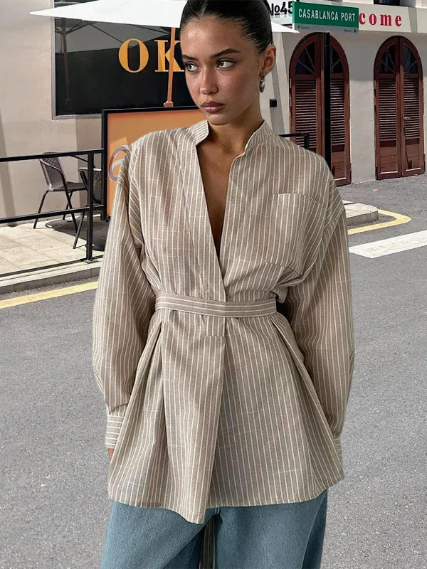 Damernas Modern Wrap-blusstil med bälte och vertikala ränder Mirla-Eva Jonsson