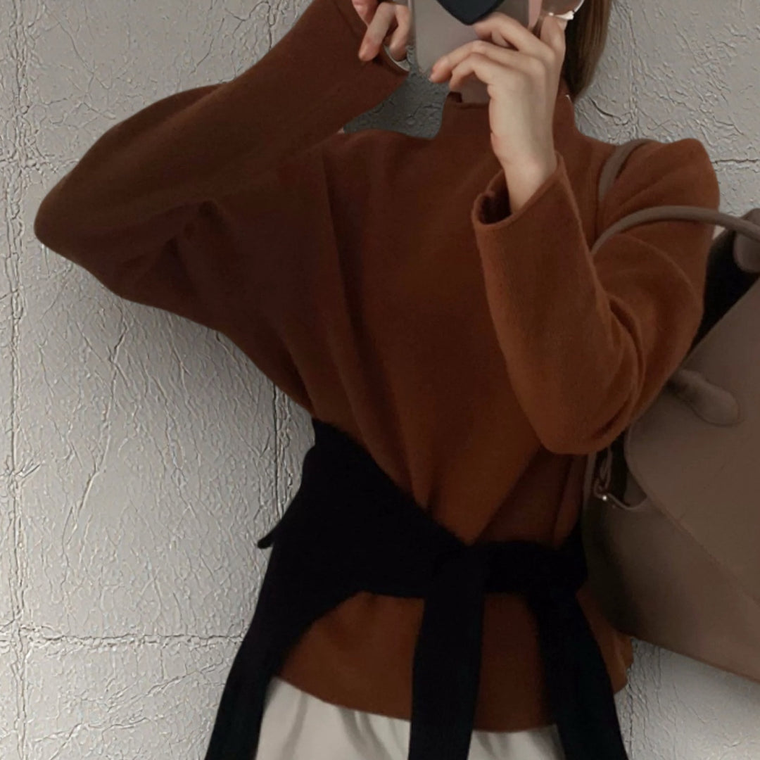 Damernas Modern stickad topp med hög krage och fint ribbmönster Eva Jonsson-Eva Jonsson