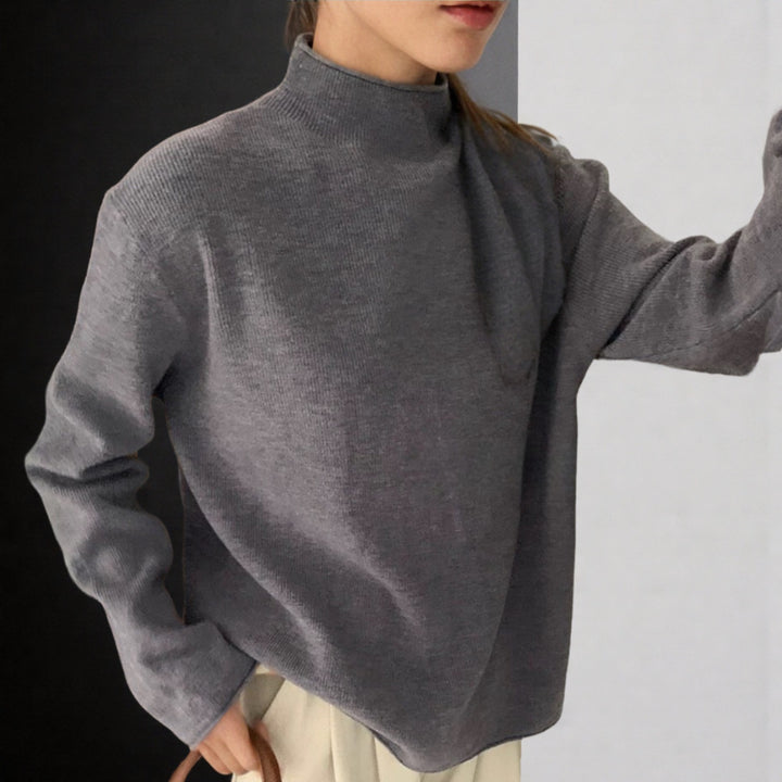 Damernas Modern stickad topp med hög krage och fint ribbmönster Eva Jonsson-Eva Jonsson