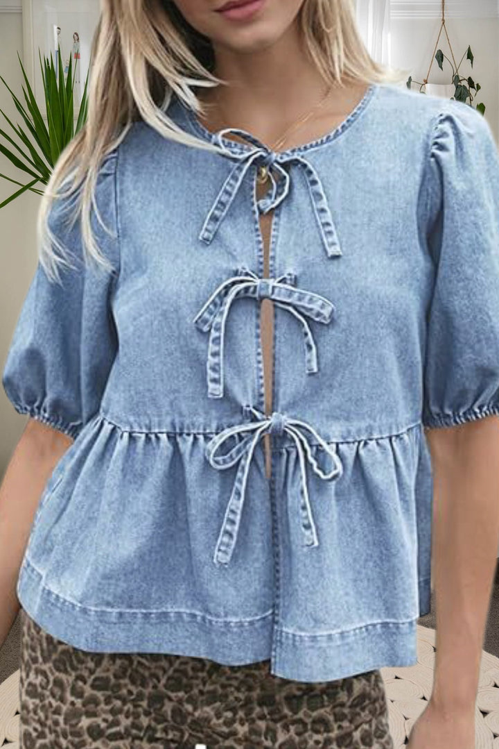 Damernas Modetröja i jeans med dekorativa sladdetaljer och voluminösa ärmar Mirla-Eva Jonsson
