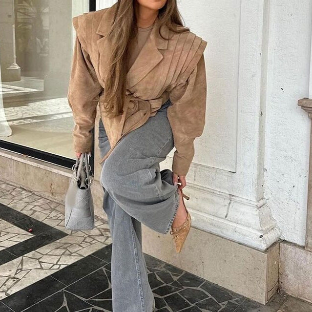 Damernas Modig mockajacka med draperad design och midjebälte Mirla-Eva Jonsson