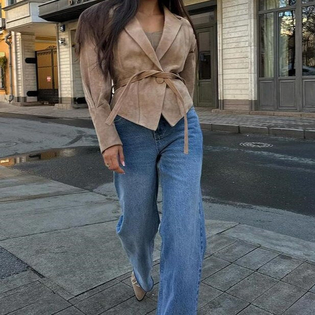 Damernas Modig mockajacka med draperad design och midjebälte Mirla-Eva Jonsson
