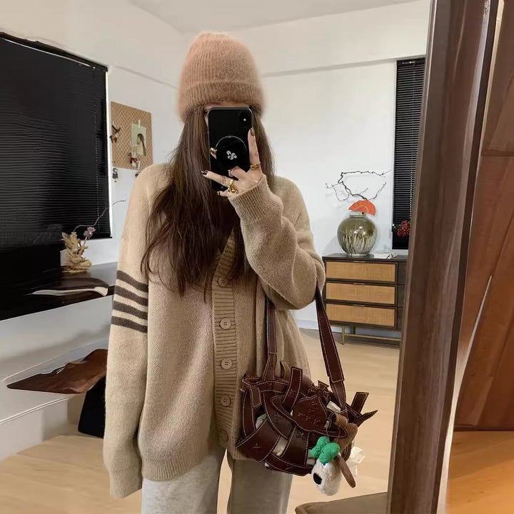 Damernas Modisch Strickcardigan med bekväm passform och kontrasterande detaljer Eva Jonsson-Eva Jonsson