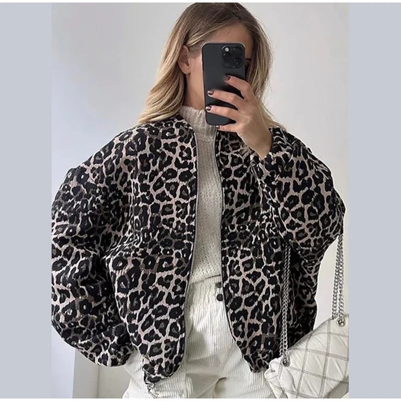 Damernas Modiska Steppjacka i modernt Leopardsmönster Mirla-Eva Jonsson