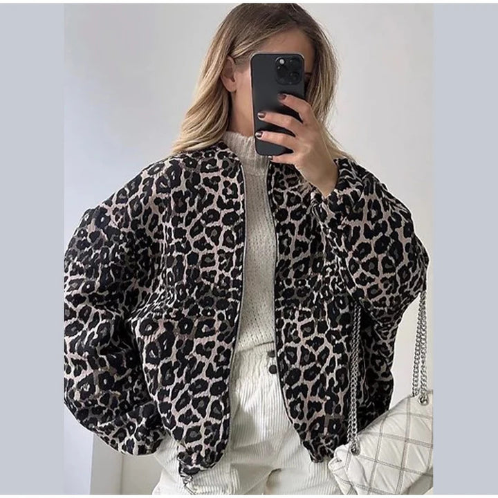 Damernas Modiska Steppjacka i modernt Leopardsmönster Mirla-Eva Jonsson