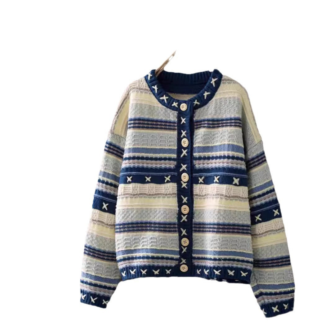 Damernas Mönstrad Stickad Cardigan med Dekorativa Knappar och Djupa Fickor Mirla-Eva Jonsson
