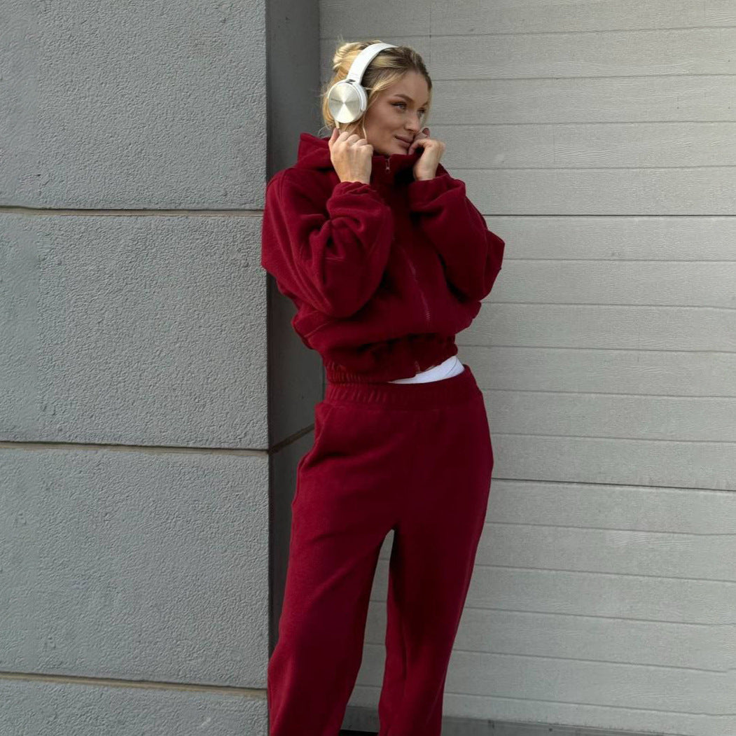 Damernas Mysigt Fritidsoutfit med Hoodie och Bekväma Joggingbyxor Mirla-Eva Jonsson