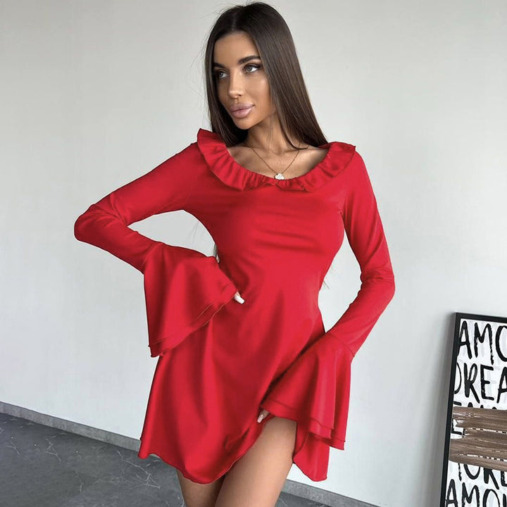 Damernas Off-Shoulder Klänning med Volangdetaljer och Långa Ärmar Eva Jonsson-Eva Jonsson