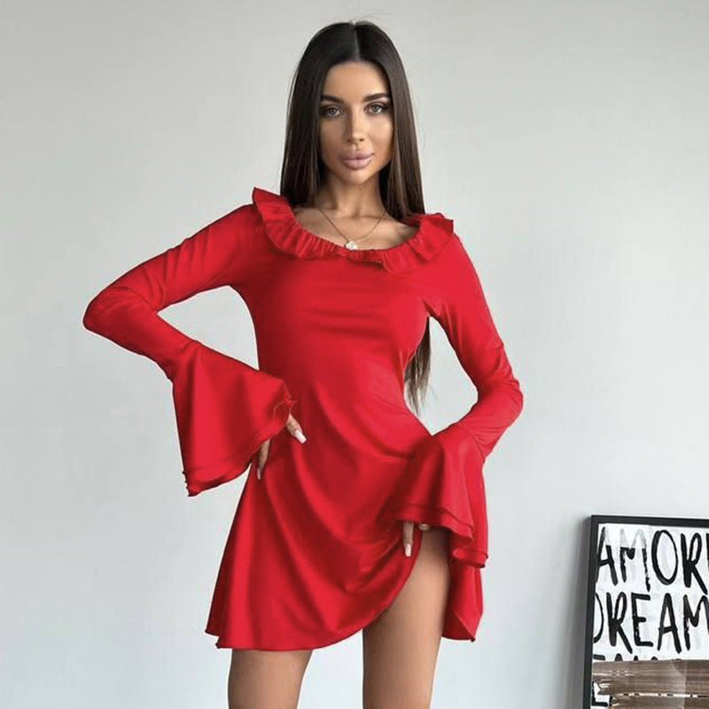 Damernas Off-Shoulder Klänning med Volangdetaljer och Långa Ärmar Eva Jonsson-Eva Jonsson
