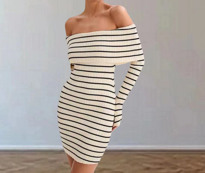 Damernas Off-Shoulder Stickad Klänning med Långa Ärmar och Randigt Mönster Mirla-Eva Jonsson