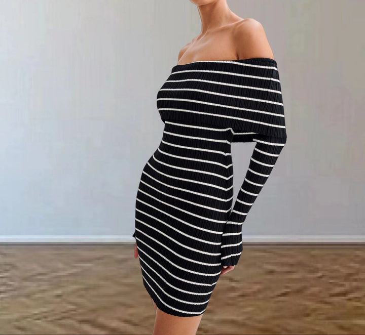 Damernas Off-Shoulder Stickad Klänning med Långa Ärmar och Randigt Mönster Mirla-Eva Jonsson