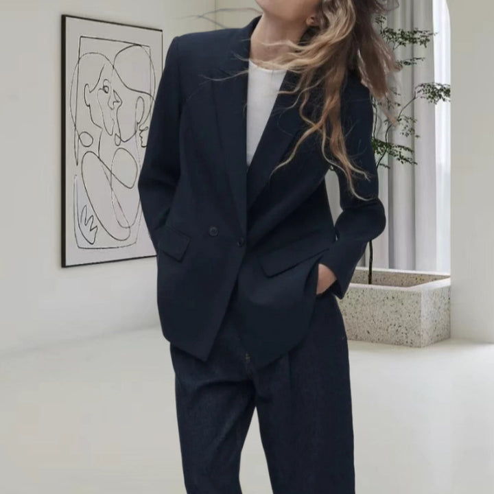 Damernas Oversized Blazer med elegant silhuett och dekorativa knappar Mirla-Eva Jonsson