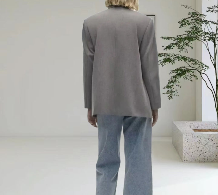 Damernas Oversized Blazer med elegant silhuett och dekorativa knappar Mirla-Eva Jonsson