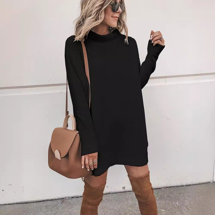 Damernas Oversized Stickklänning med hög krage och voluminösa ärmar Mirla-Eva Jonsson