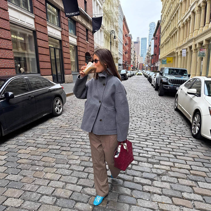 Damernas Oversized Ulljacka med ovanlig skärning och praktiska fickor Mirla-Eva Jonsson